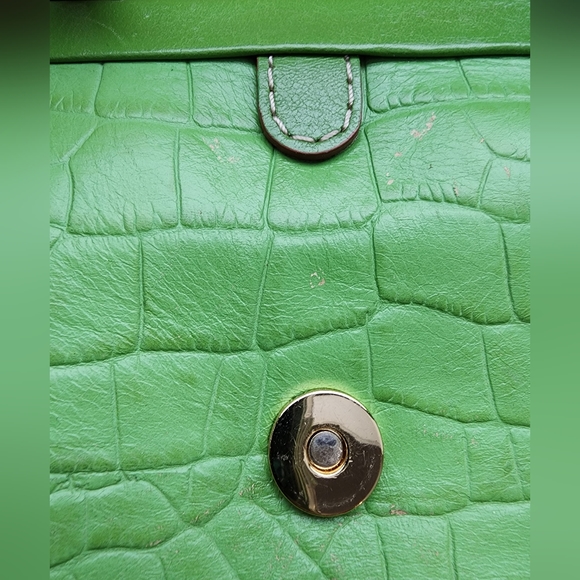 Lime Green Purse - read listing - Picture 7 of 16